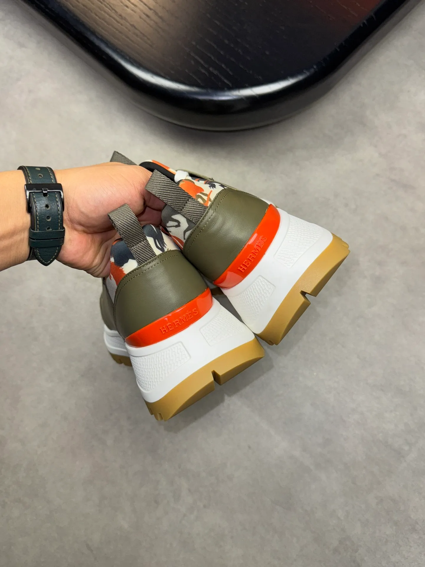 [HERMES] Hermès men's shoes💰560💰 - High-end quality original casual sports shoes - Upper: 🔝Nappa calfskin, high-grade elastic cloth, brand webbing - Lining: elastic cloth, foot pad; water-dyed cowhide - Outsole: ultra-light T men's shoes 💰U foam rubber; two-color molded outsole -Ultra-high quality control and fine workmanship: outstanding (high-end, extravagance, grade) -Size: 39-44 (38, 45, can be customized)